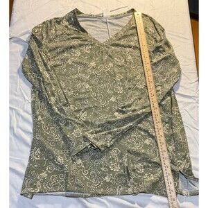 Sew in‎ Love T-Shirt Womens Large Green Floral Paisley Long Sleeve V-Neck Casual